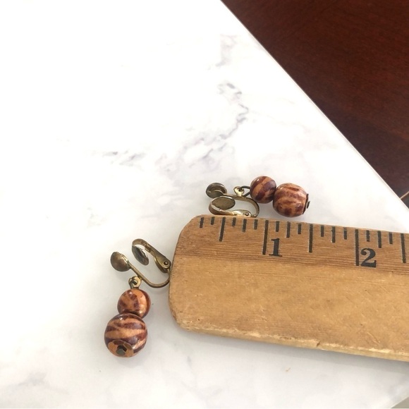 Vintage Clip On Earrings - Picture 2 of 2